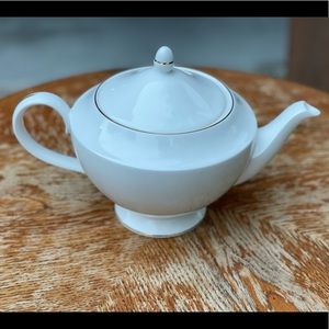 Wedgwood Signet Platinum Teapot